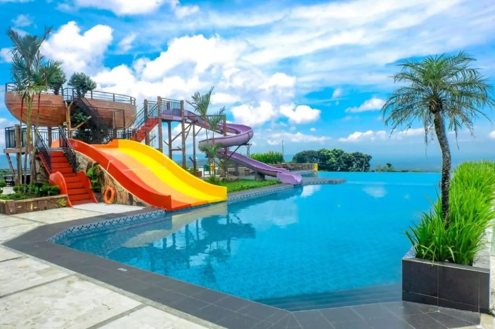Infinity Pool Highland Park Resort